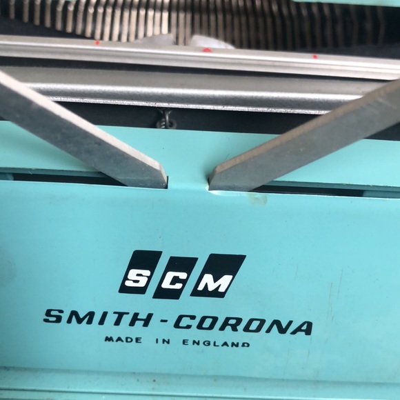 Vintage Smith-Corona Corsair Deluxe typewriter - Picture 9 of 16